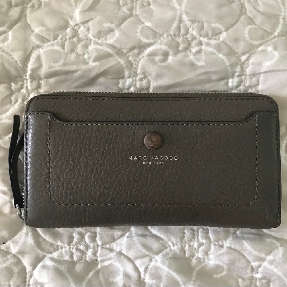 Marc Jacobs wallet— lightly used